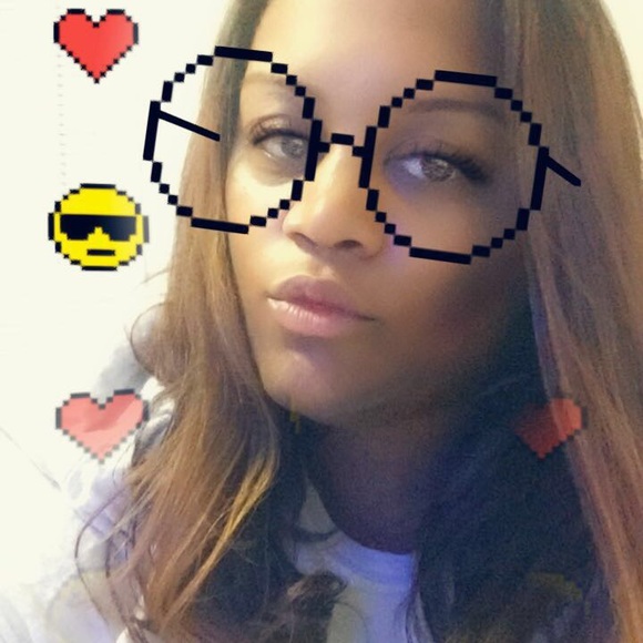 Meet your Posher, Linny Rae - Picture 2 of 5